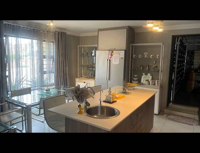 4 BEDROOM HOUSE FOR SALE IN ELDO VILLAGE